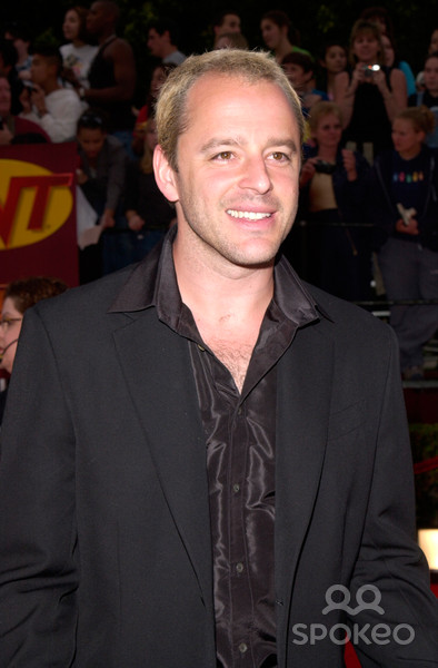 Gil Bellows